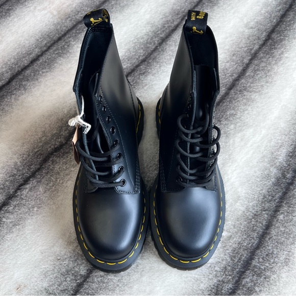 NWT Doc Dr Martens Leather Lace Up Combat Boots - Picture 2 of 8